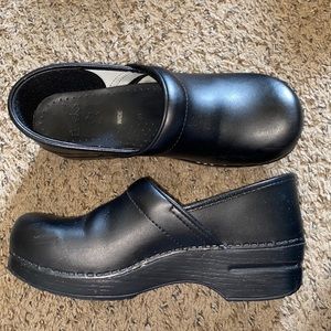 Dansko Black Leather Clogs Wide sz 40 Nursing